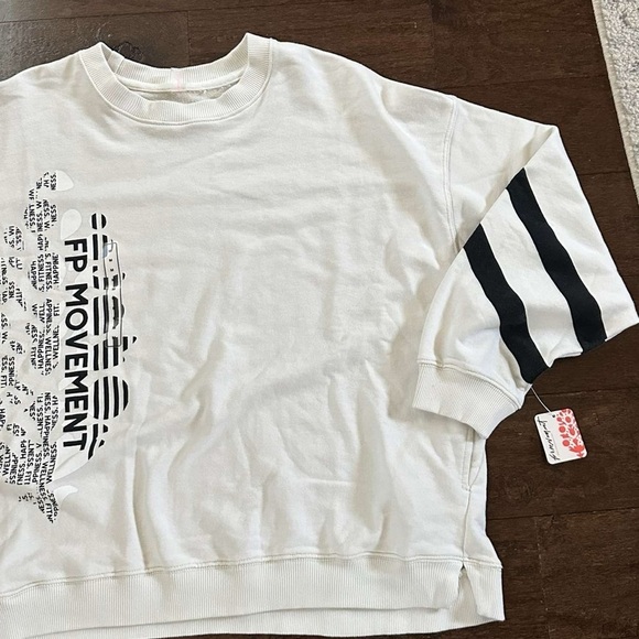 Free People Movement All Star Logo Pullover-Ivory/black size Medium NWT - Picture 4 of 12